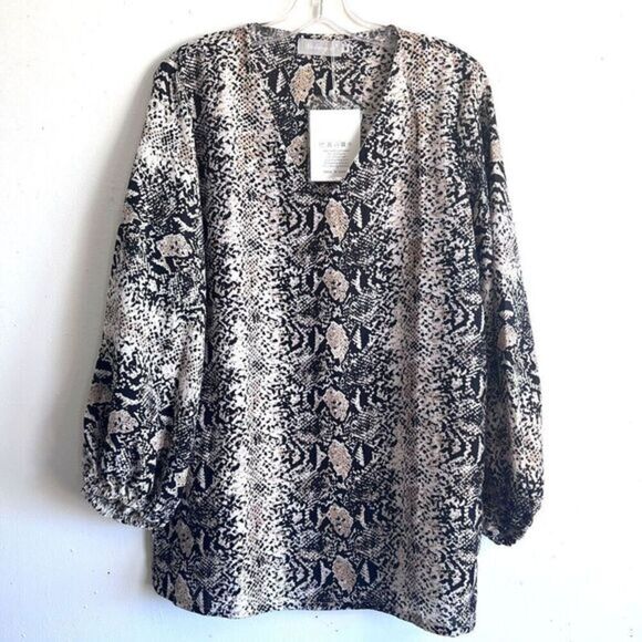 BELONGSCI Tops - BELONGSCI Women's Loose Blouse Long Sleeved V-Neck Top Medium‎ Animal Print